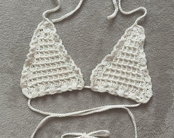 Crochet Triangle Bikini Top, Digital Written Pattern, Bohemian Bikini with Ruffles and Crisscross Design String