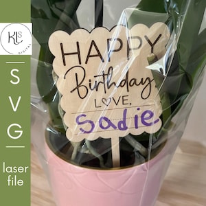 Joyeux anniversaire SVG plante marqueur fichiers découpés au laser. Cadeau plante d'anniversaire. Forgelumineuse. Cadeau des enfants. Récupérateur de ferraille. Fichiers laser. NUMÉRIQUE