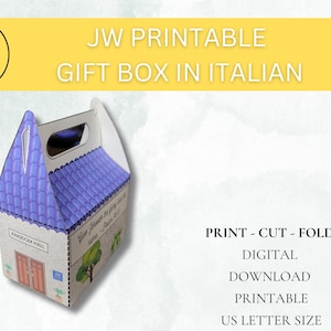Puede incluir: Una caja de regalo imprimible con forma de casa, con tejado azul y asa. La caja tiene el texto "JW PRINTABLE GIFT BOX IN ITALIAN" y "KINGDOM HALL". La imagen también incluye el texto "PRINT - CUT - FOLD", "DIGITAL DOWNLOAD", "PRINTABLE" y "US LETTER SIZE".