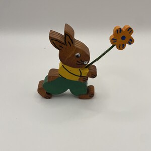 Handmade Easter bunny / Easter decoration / Easter bunny / Easter bunny with flower