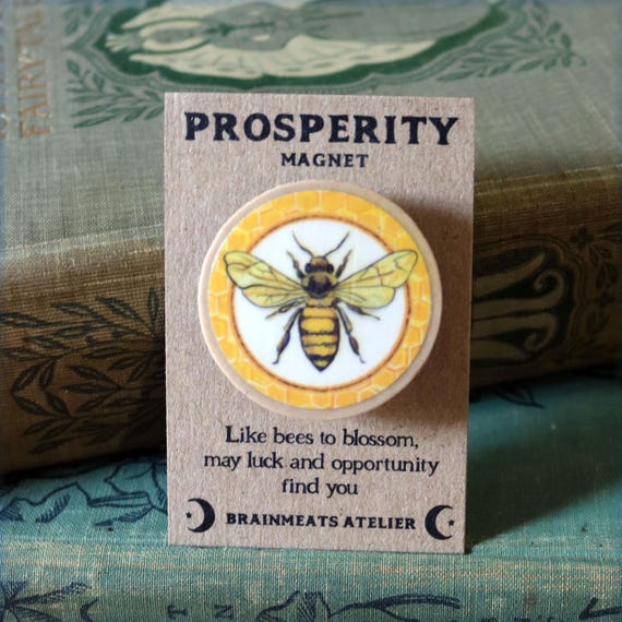 Honeybee Prosperity Magnet: Handcrafted Wooden Amulet for Abundance