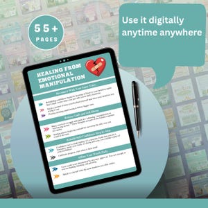 Pu&ograve; includere: Un tablet digitale che mostra una guida di auto-aiuto intitolata "Guarire dalla manipolazione emotiva". La guida presenta un cuore spezzato con un cerotto. Una penna nera &egrave; appoggiata accanto al tablet. &Egrave; visibile anche il testo "55+ pagine".