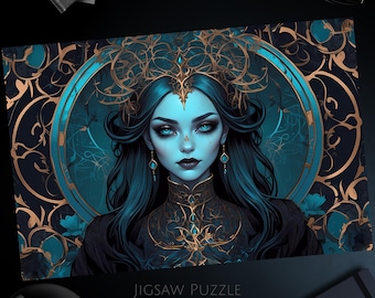 Op de afbeelding: Een vrouw met lang donkerblauw haar en blauwe ogen draagt een gouden kroon en een zwarte jurk met gouden accenten. De achtergrond is een donkerblauw en gouden patroon.