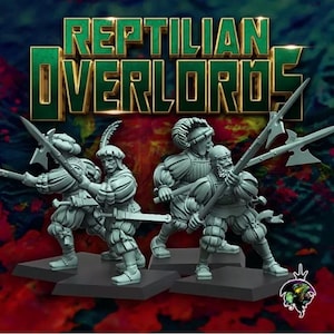 Puede incluir: Tres figuras en miniatura de plástico gris de soldados que sostienen armas, de pie sobre bases grises. Las figuras están en posición de combate. El fondo es una imagen borrosa de un diseño verde y rojo. El texto "Reptilian Overlords" está en la parte superior de la imagen.