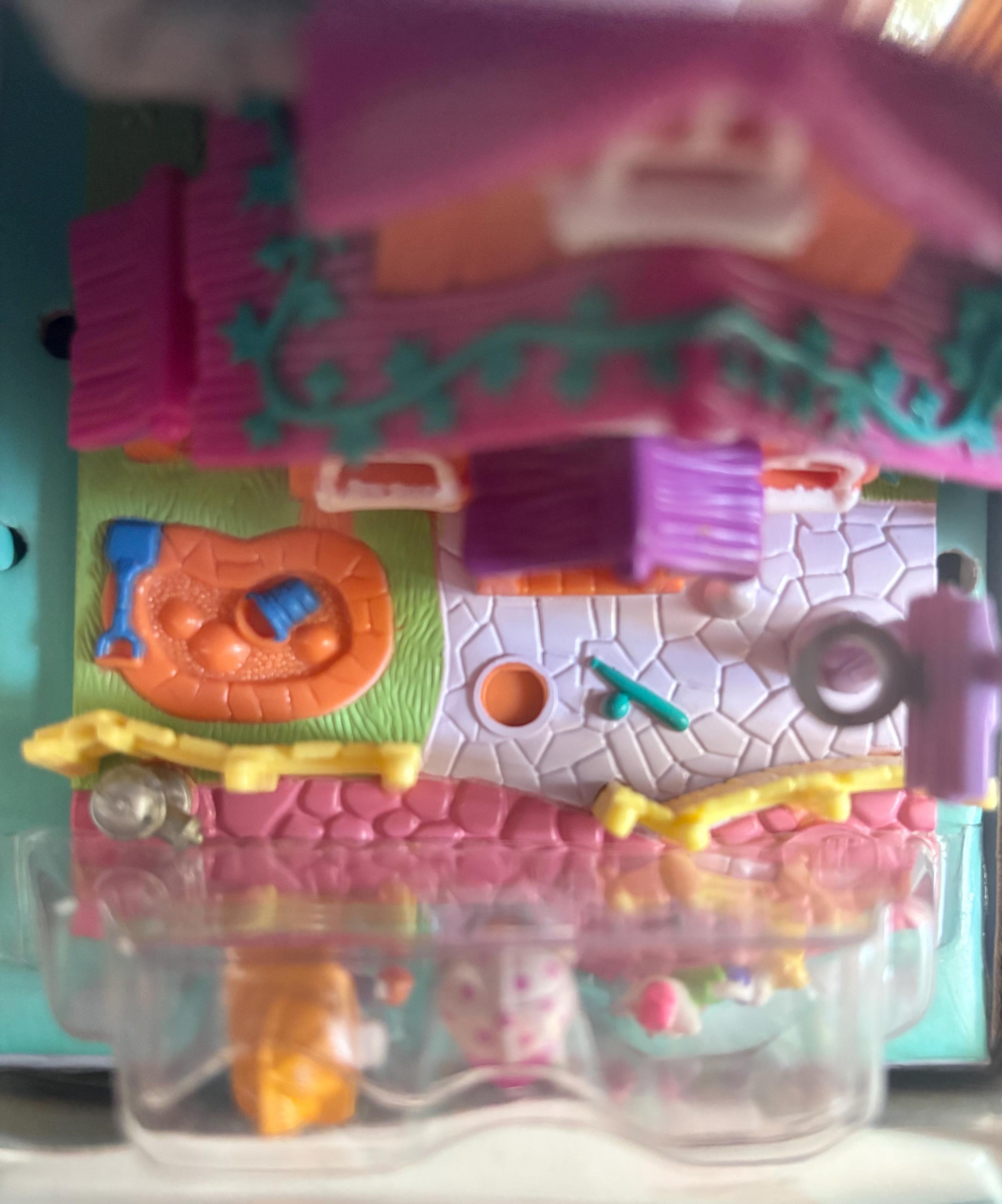 ポーリーポケット　アニマルワンダーランド犬1995年ヴィンテージ ムチャチャ Vintage Polly Pocket Animal Wonderland Dog House Playset 1995 in