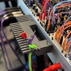 Soporte de cables Eurorack para caja Intellijel 7U 84HP / 104HP