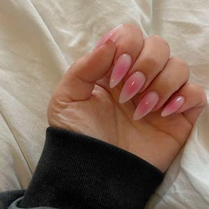 Blush Aura Press on nails set