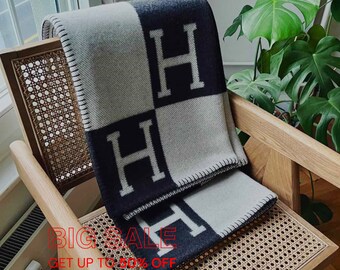 Simple Elegant Blanket DesignFor Gift And Decoration