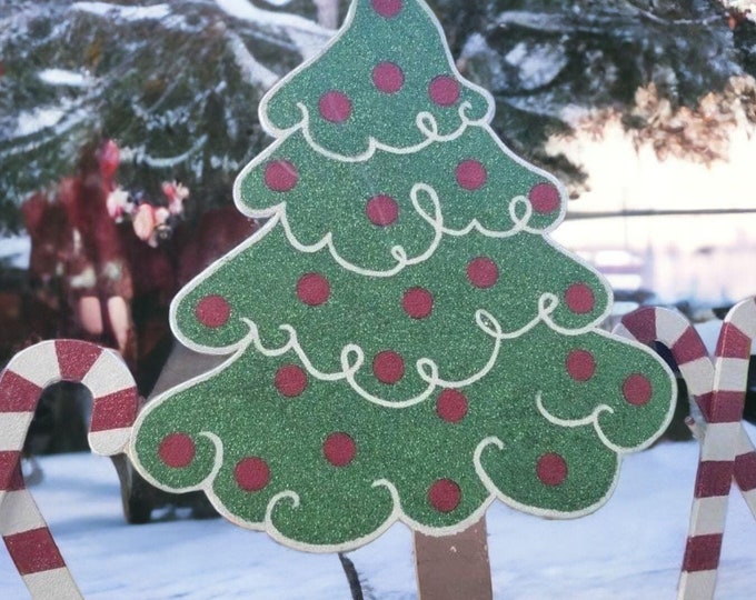 Hand Painted Wooden Christmas Tree – Outdoor Holiday Yard Decor