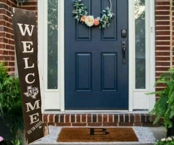 TEXAS A&M Welcome Wooden Porch Leaner sign with White Emblem  - Weatherproof