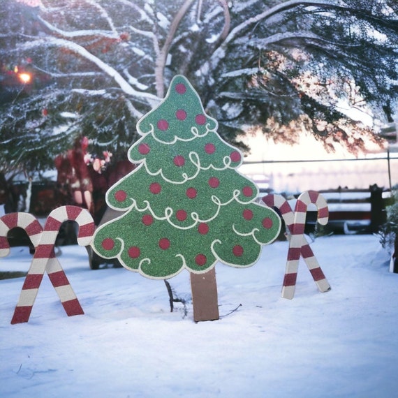 Hand Painted Wooden Christmas Tree – Outdoor Holiday Yard Decor