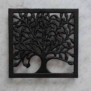 GASARÉ, Cast Iron Trivet for Hot Dishes, Vintage Trivet, Tree Design, Rubber Feet Caps, Ring Hanger, 8 Inches, Brown