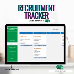 Könnte beinhalten: Ein Laptop-Bildschirm zeigt eine Excel-Vorlage mit dem Titel "RECRUITMENT TRACKER". Die Oberfläche zeigt die Bewerberverfolgung mit Spalten für Screening, Interviewrunden und Kandidatendetails. Der Bildschirm zeigt auch den Text "INSTAN DOWNLOAD" und "EXCEL TEMPLATE".