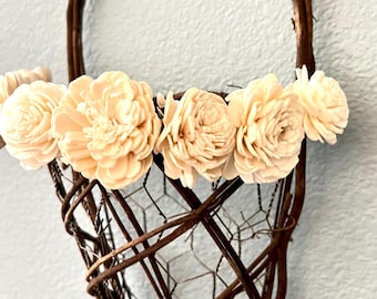Wandvaas Sola Flowers: mand met wijnranken, boerderijdecor