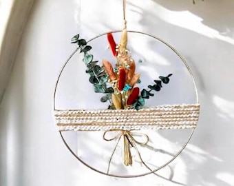 Hoepelkrans met gedroogde bloemen: eucalyptus, konijntjesstaarten, boho-muurdecoratie