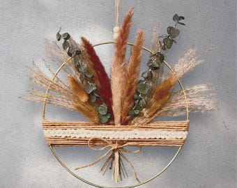 Boho bloemenkrans: gedroogde eucalyptus, konijnenstaart en pampagras, decor herfstkleuren
