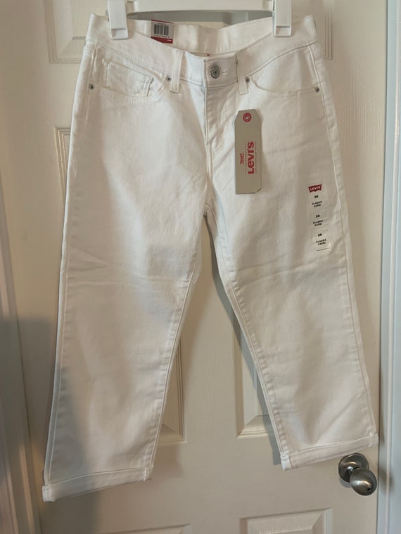 Vintage LEVI’S Mid Rise Capri, Size 28