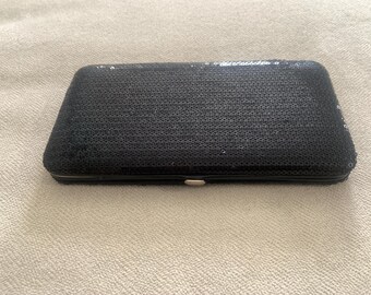 Bolso de mano negro con lentejuelas