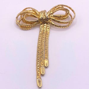 Vintage Brooch Beautiful Gold Tone Coquette Bow