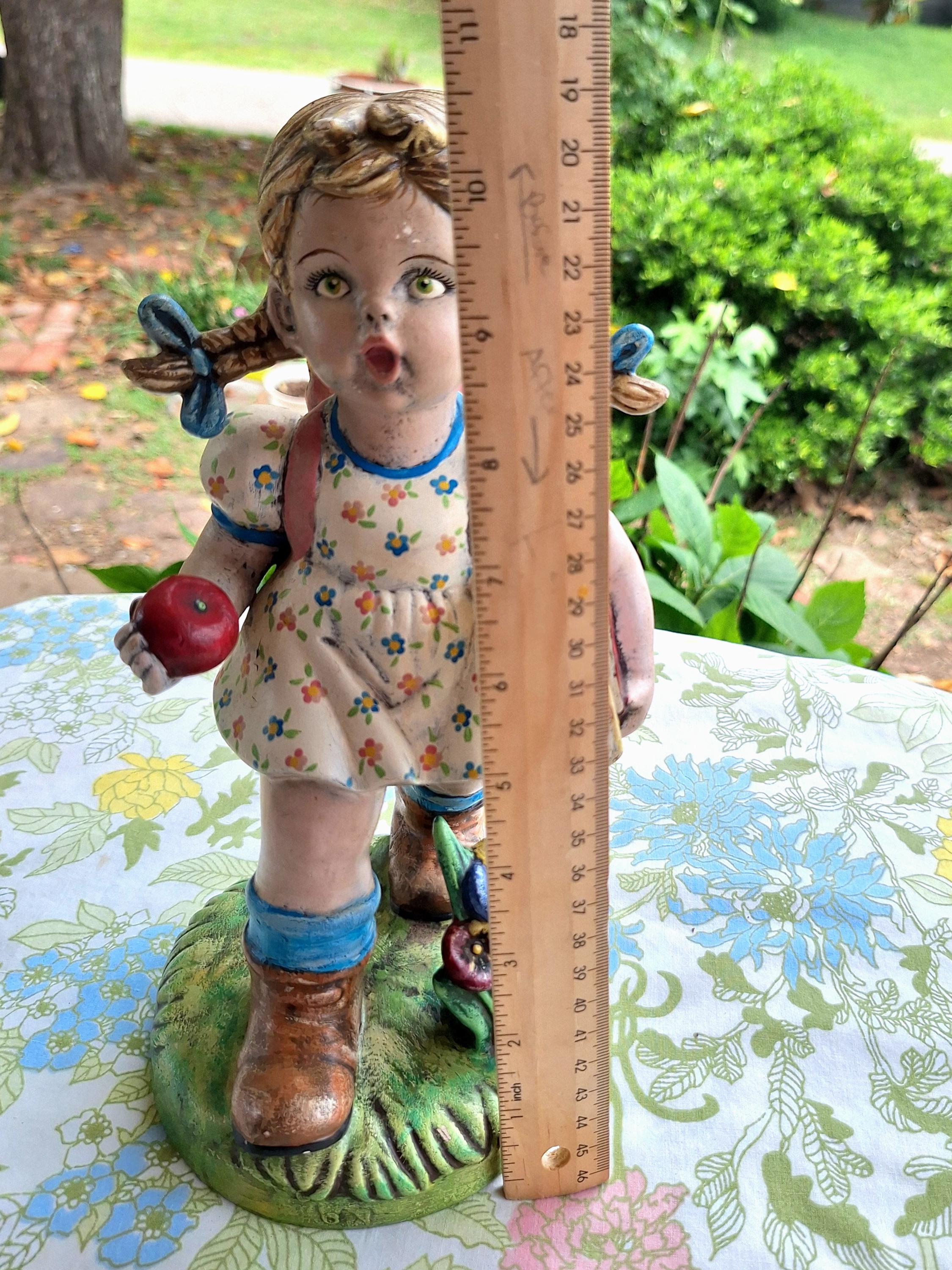 ヴィンテージ手描きフィギュア：リンゴを持った新学期の女の子 - Etsy 日本