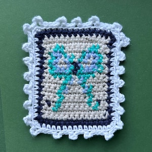 Tapiz/posavasos/decoración de pared con sello postal y lazo de crochet