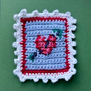 Patrón de posavasos/tapiz/decoración de pared con sello postal de crochet en forma de corazón y flecha