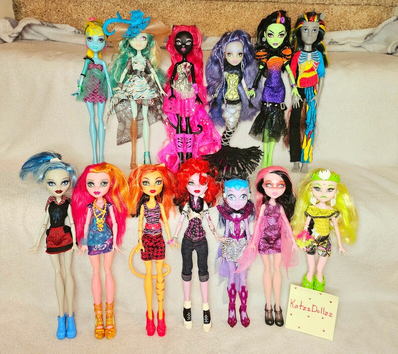 Poupées Monster High Opérette de la vague 1 Toralei Coffin Bean Draculaura hantée Sirena Von Boo doublage vandala Scaris Ghoulia Poupées image 1