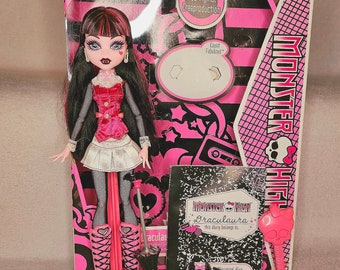 Wave 1 Draculaura with Box - Monster High Doll - collectible - vintage - ever after high - Original - haunt couture - freak du chic