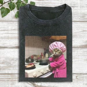 Funny Housewife Cat T-Shirt, Vintage Cat Shirt, Gen Z Joke Shirt, Stupid Brainrot Gift, Cat Lover Gift, Funny Kitty Shirt, Cool Cat Shirt