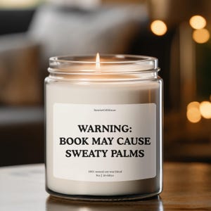 Smut Reader Candle, Dark Romance Reader She’s Reading Smut Custom Book Gift Spicy Book Lover Gift Candle Gift For BFF Funny Smut Gift