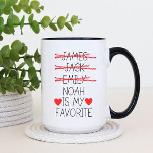 Ich bin das Lieblingskind Tasse, lustige individuelle Kaffeetasse, personalisiertes Familiengeschenk, Scherztasse für Mama oder Papa, bestes Kind aller Zeiten