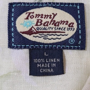 Camisa hawaiana Tommy Bahama 100% lino, manga corta, talla grande para hombre, color amarillo, estampado de palmeras. imagen 4