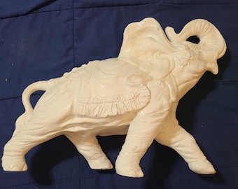 Keramische olifantensculptuur Made Italy Slagtanden en romp omhoog 20 x 14 dierenfiguur Geluk