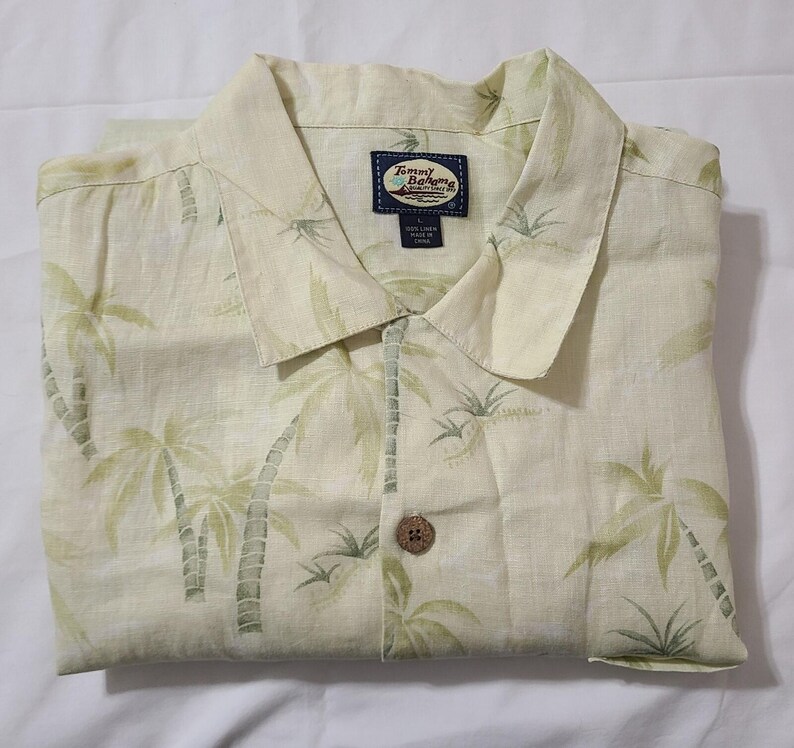 Camisa hawaiana Tommy Bahama 100% lino, manga corta, talla grande para hombre, color amarillo, estampado de palmeras. imagen 9