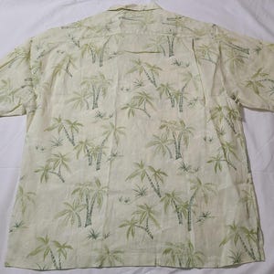 Camisa hawaiana Tommy Bahama 100% lino, manga corta, talla grande para hombre, color amarillo, estampado de palmeras. imagen 3