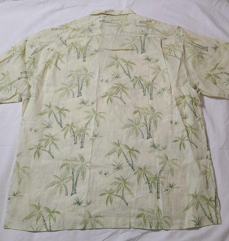 Camisa hawaiana Tommy Bahama 100% lino, manga corta, talla grande para hombre, color amarillo, estampado de palmeras. imagen 3