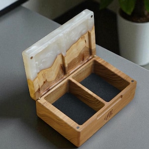 Burl Elm Wood & White Resin Jewelry Box – Handmade Keepsake Gift Idea, Epoxy Trinket Storage, Unique Wooden Gift for Her, Luxury Storage