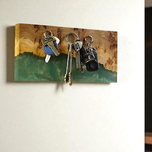 Burl Elm Wood Magnetic Key Holder: Epoxy Resin Wall Decor