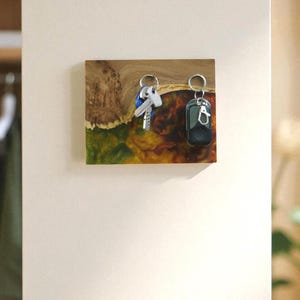 Burl Elm Wood Magnetic Key Holder: Epoxy Resin Organizer