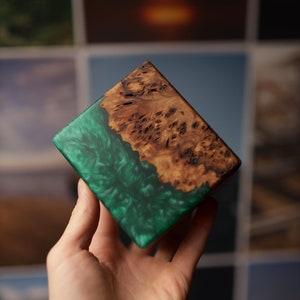 Boîte à bijoux personnalisée en époxy et en bois - Rangement de bibelots fait main - Cadeau souvenir en résine - Boîte en bois unique, boîte à bijoux avec oeuvre d'art en résine, boîte époxy