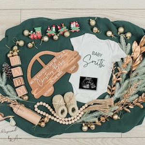 Christmas Pregnancy Announcement: Gender Neutral Editable Template (Digital)