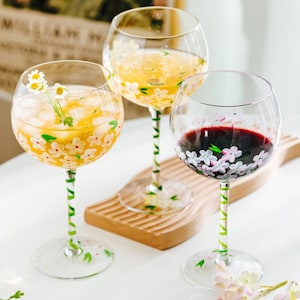 Painted Wine Glasses, 2-Pack Hand-Painted Flower Wine Glasses, Birthday Wine Glasses,Goblets, Gift For Wine Lovers, Gift For Mom,GiftFor Her