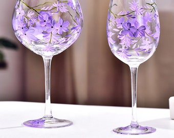 2 Violet Handbemalte Weingläser, Florale Weingläser, mundgeblasenes Weinglas, Geschenk des Frühlings, personalisierte Gläser, Geburtstagsgeschenke