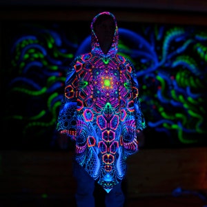 Magic PONCHO Rising Energy warm festival wear, Blacklight UV reactive cape, fractal Trippy Psytrance mantle, neon mandala, fractal poncho zdjęcie 3
