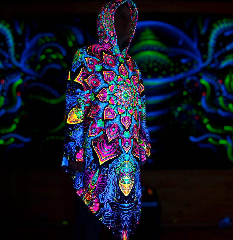 Vêtements chauds Magic PONCHO Mandala , cape réactive aux UV lumière noire, manteau fractal Trippy Psytrance, poncho fractal, poncho de festival image 2