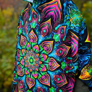 Vêtements chauds Magic PONCHO Mandala , cape réactive aux UV lumière noire, manteau fractal Trippy Psytrance, poncho fractal, poncho de festival image 10