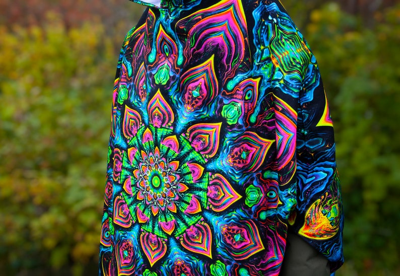 Vêtements chauds Magic PONCHO Mandala , cape réactive aux UV lumière noire, manteau fractal Trippy Psytrance, poncho fractal, poncho de festival image 10