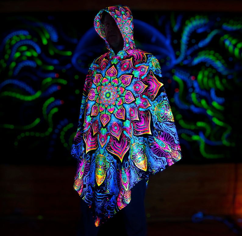 Vêtements chauds Magic PONCHO Mandala , cape réactive aux UV lumière noire, manteau fractal Trippy Psytrance, poncho fractal, poncho de festival image 3