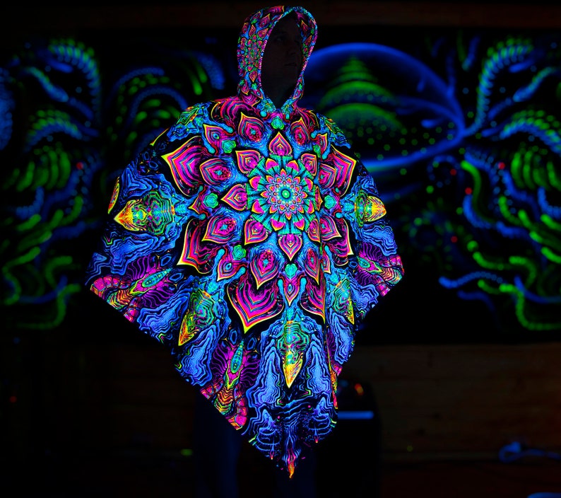 Vêtements chauds Magic PONCHO Mandala , cape réactive aux UV lumière noire, manteau fractal Trippy Psytrance, poncho fractal, poncho de festival image 1