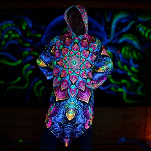 Vêtements chauds Magic PONCHO Mandala , cape réactive aux UV lumière noire, manteau fractal Trippy Psytrance, poncho fractal, poncho de festival image 4